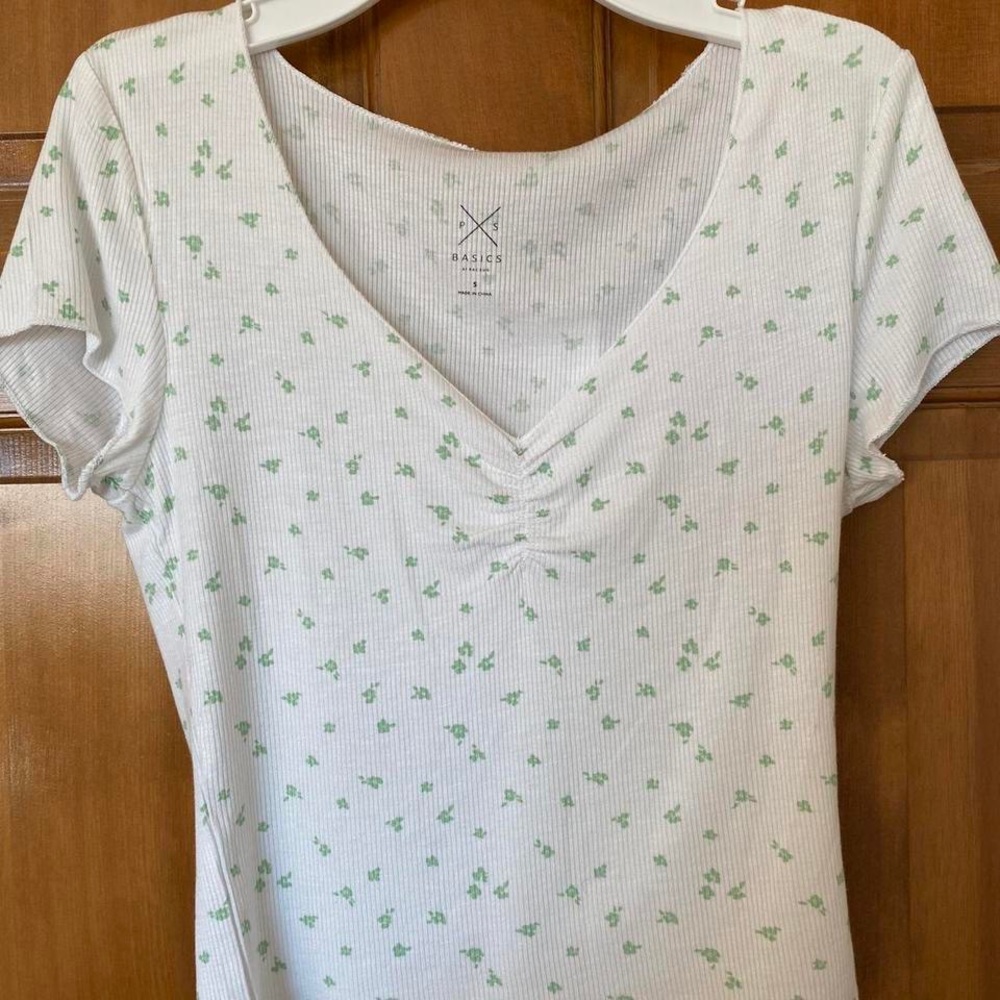 PacSun white floral top